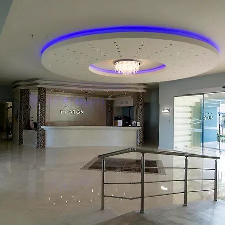 Hotel Grand Platon 4*
