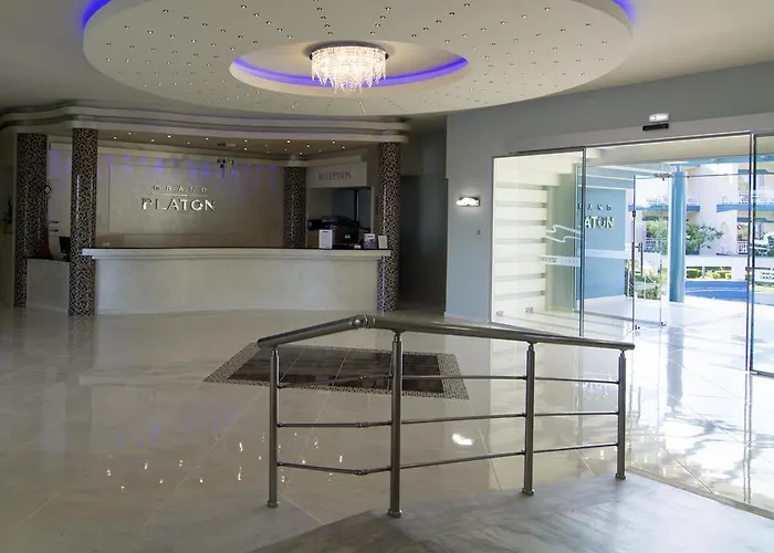 Hotel Grand Platon Olympiakí Aktí